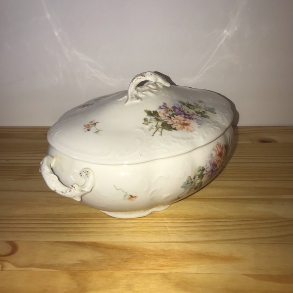 Vintage porcelain casserole dish - Picture 5 of 8